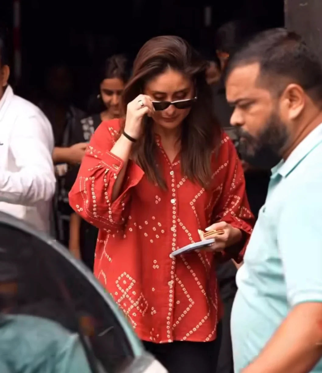 KAREENA KAPOOR BANDHANI SHIRT