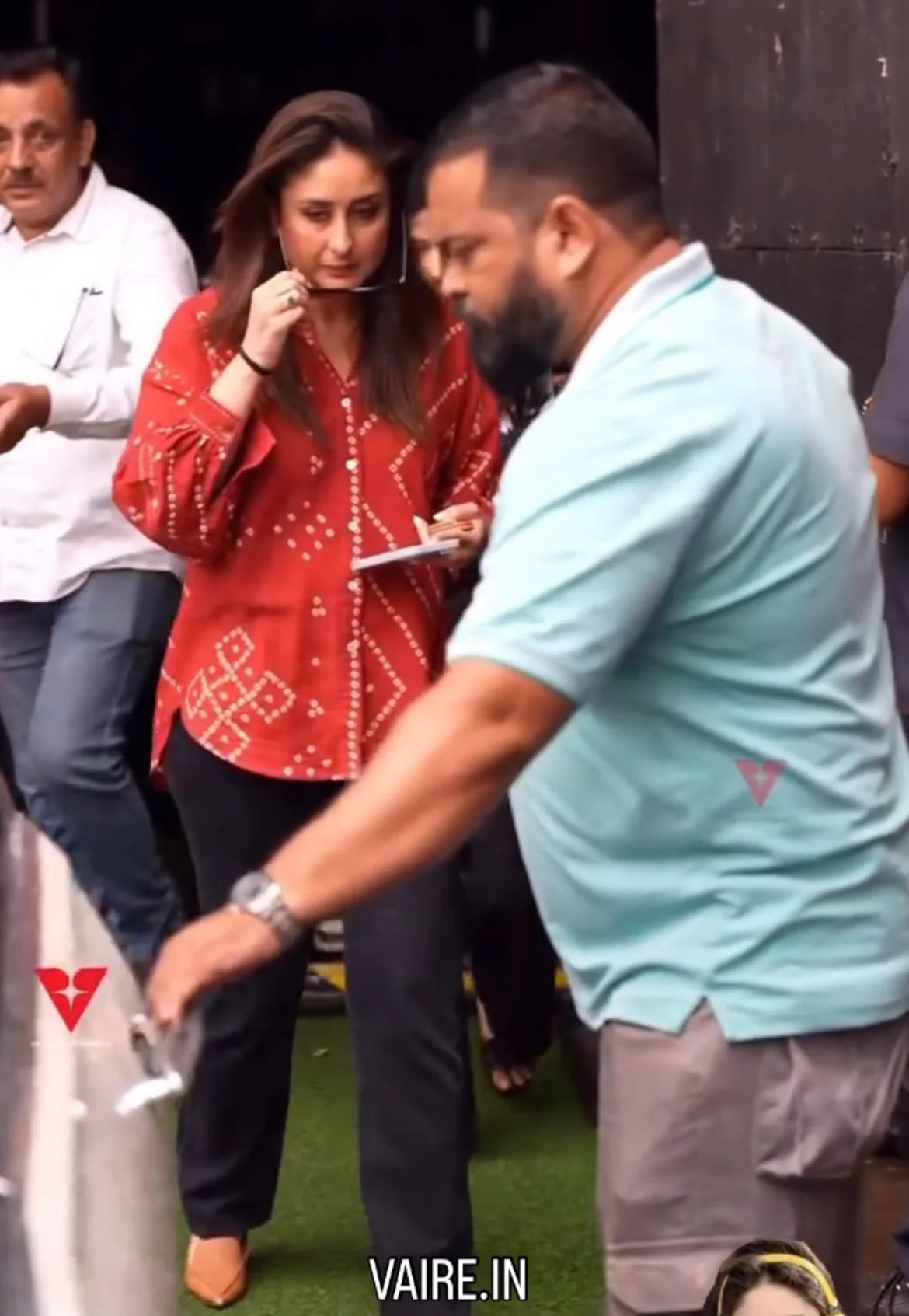 KAREENA KAPOOR BANDHANI SHIRT