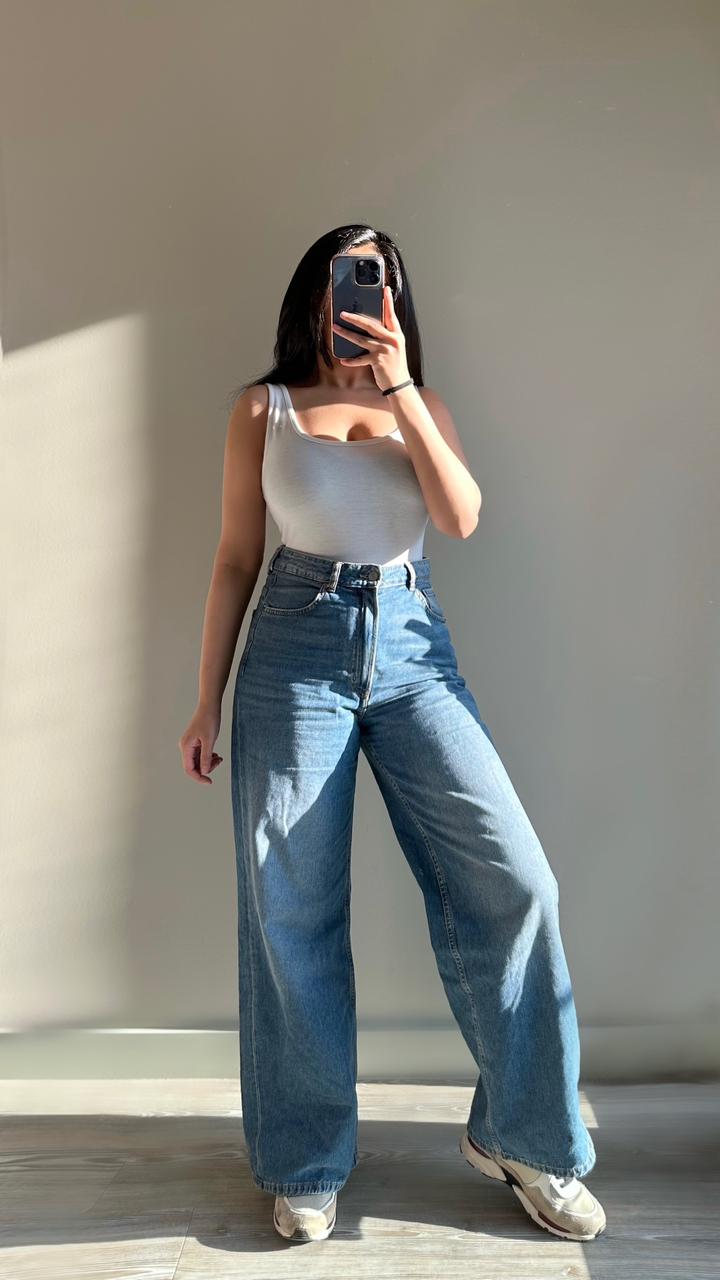 WIDE LEG HIGHWAISTED JEANS