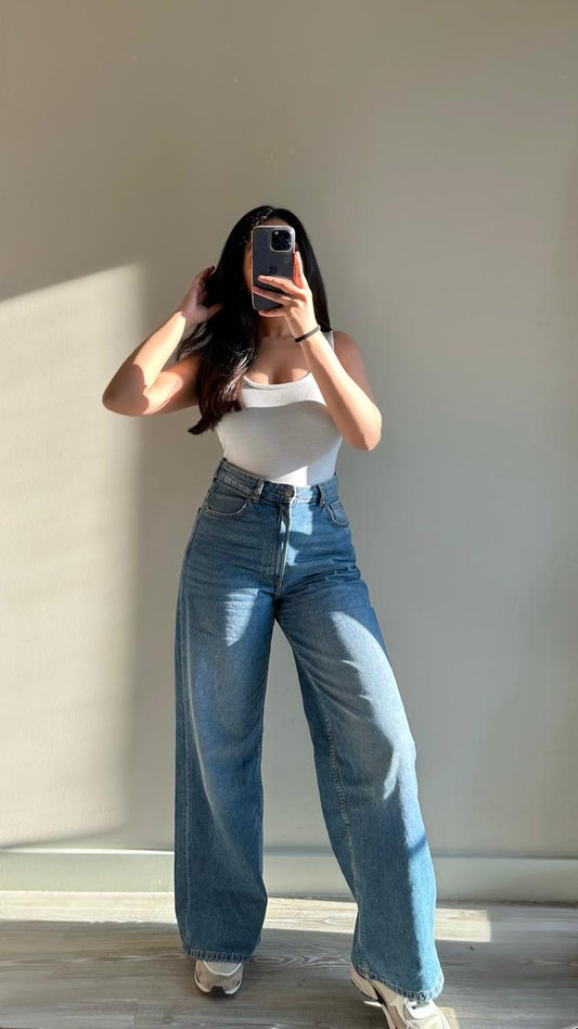 WIDE LEG HIGHWAISTED JEANS